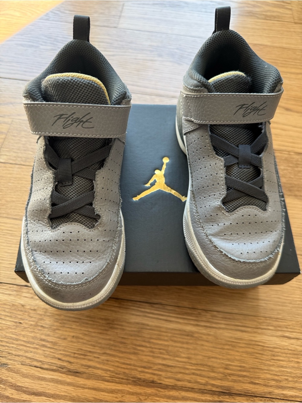 Boys Jordan Max Aura 5 sneakers. Size 1y (with box) - Picture 7 of 7